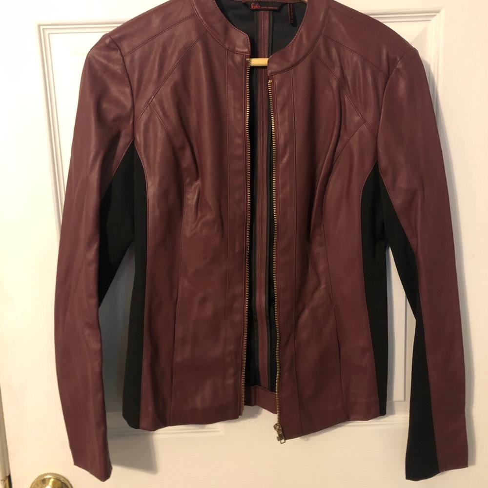 Sofia Vergara Burgundy ‘leather’ Jacket